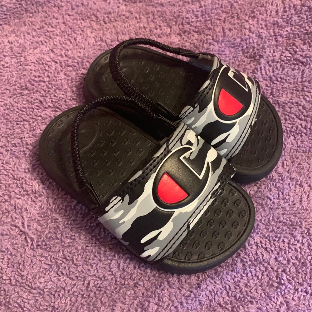 Boys size 5c champion shoes